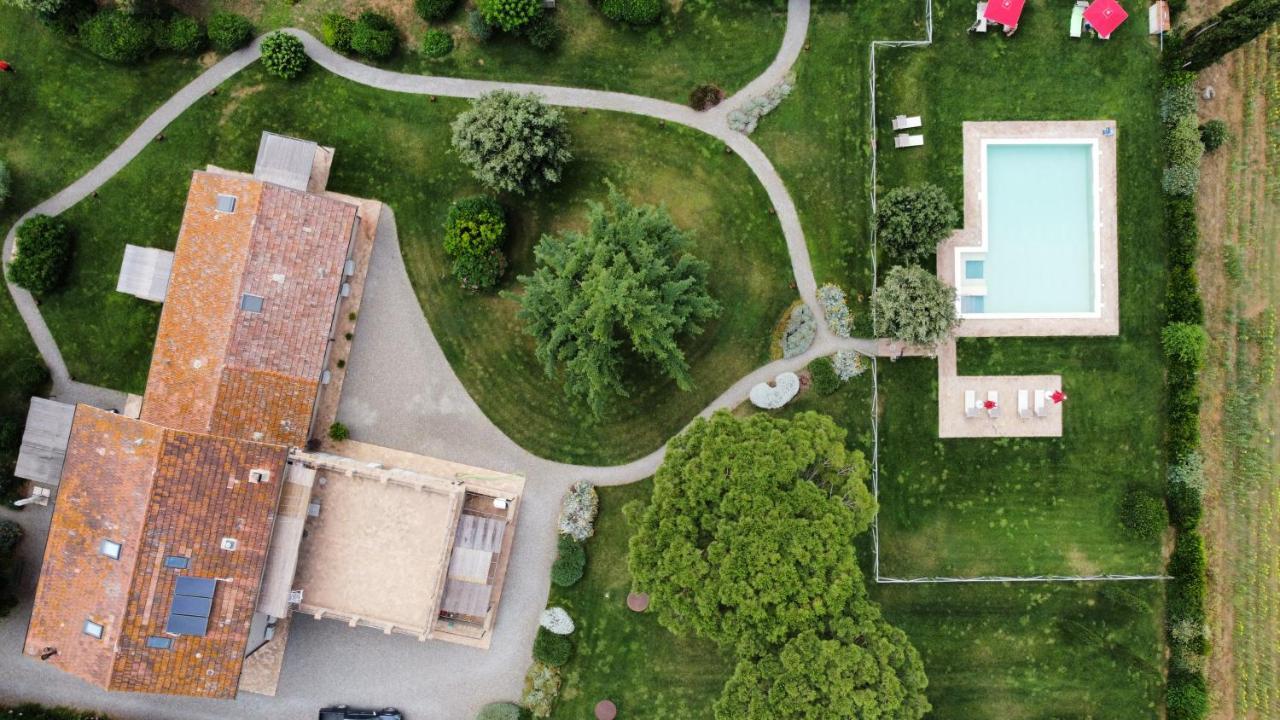 Agriturismo Poderedodici 奥尔贝泰洛 外观 照片