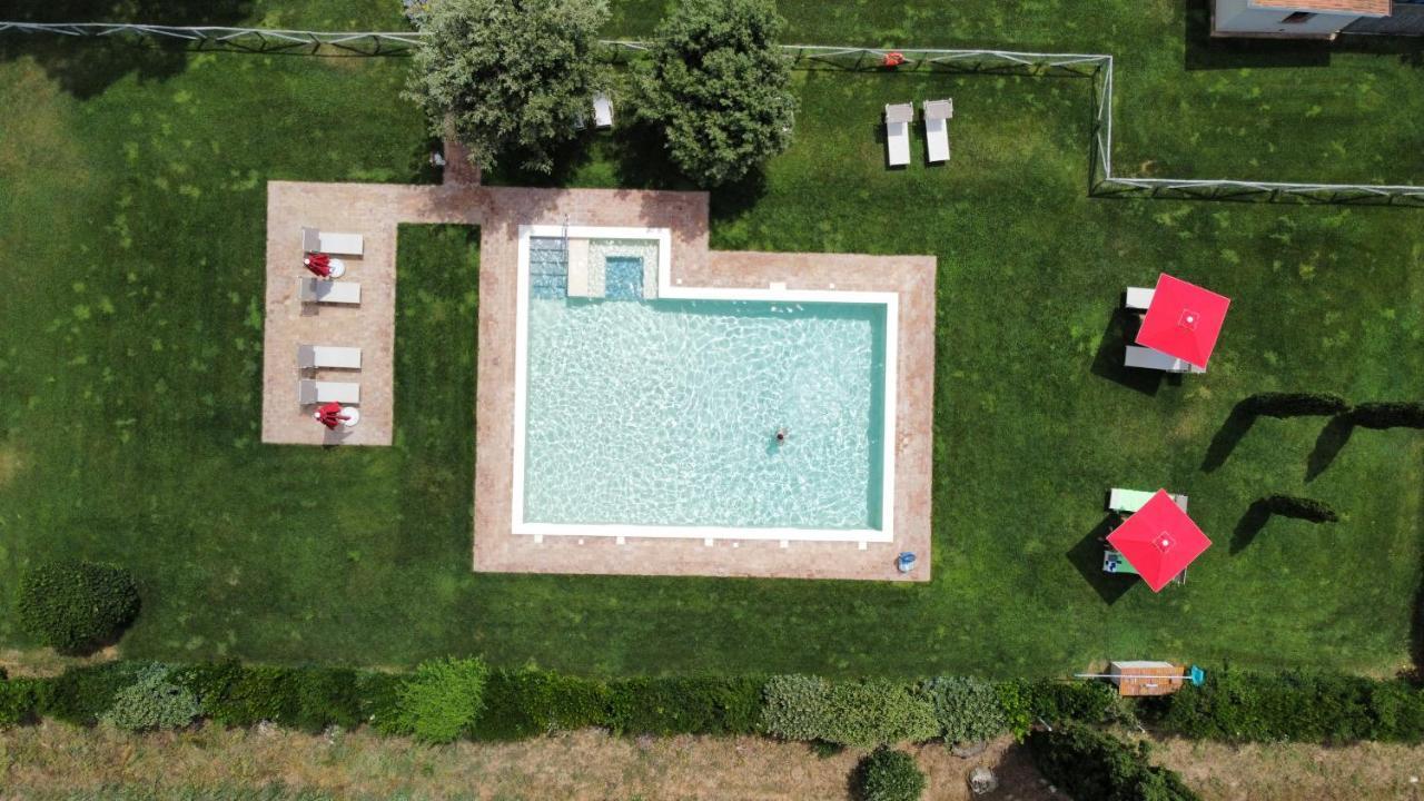 Agriturismo Poderedodici 奥尔贝泰洛 外观 照片