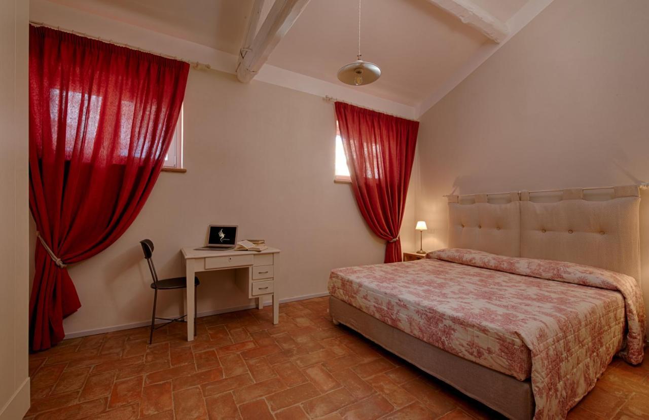 Agriturismo Poderedodici 奥尔贝泰洛 外观 照片