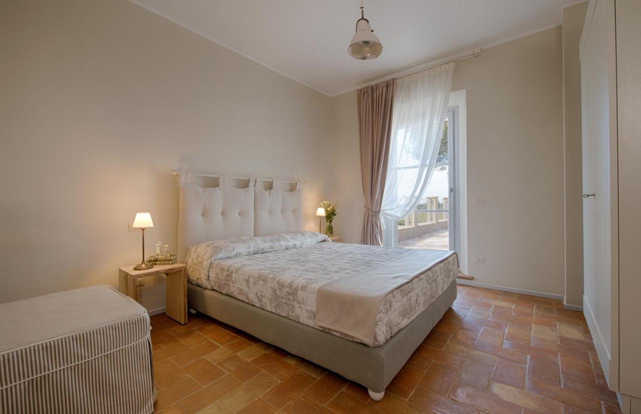 Agriturismo Poderedodici 奥尔贝泰洛 外观 照片