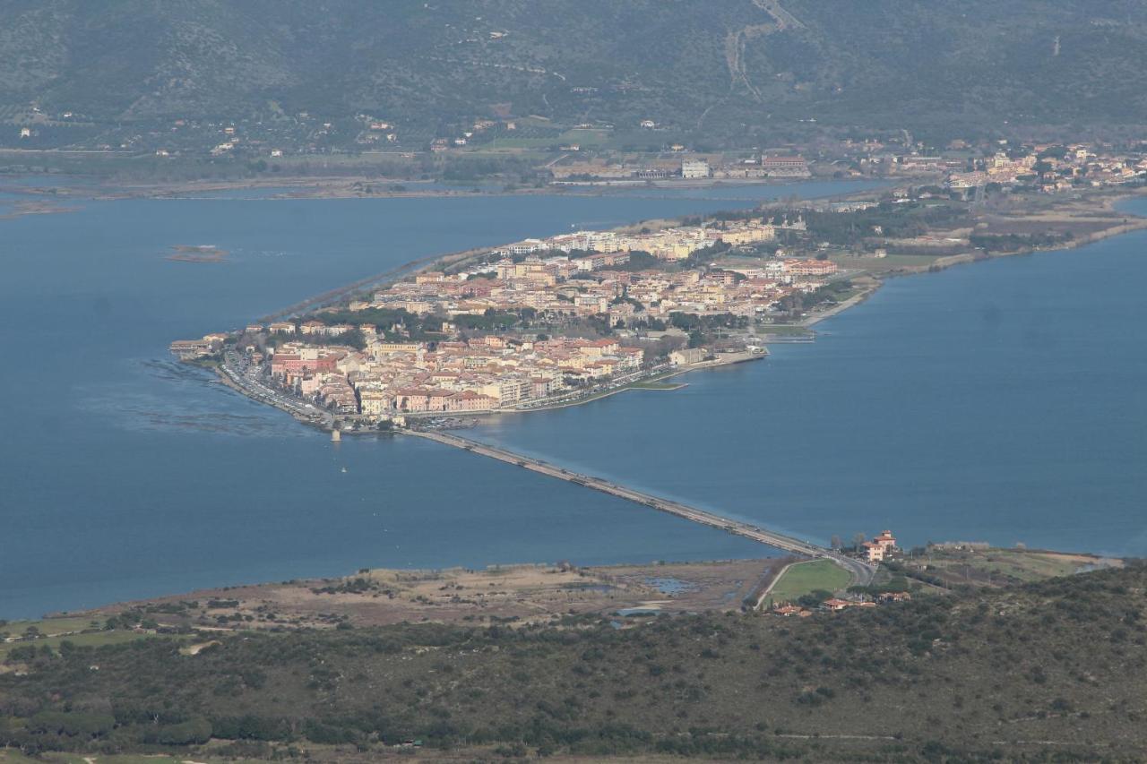 Agriturismo Poderedodici 奥尔贝泰洛 外观 照片