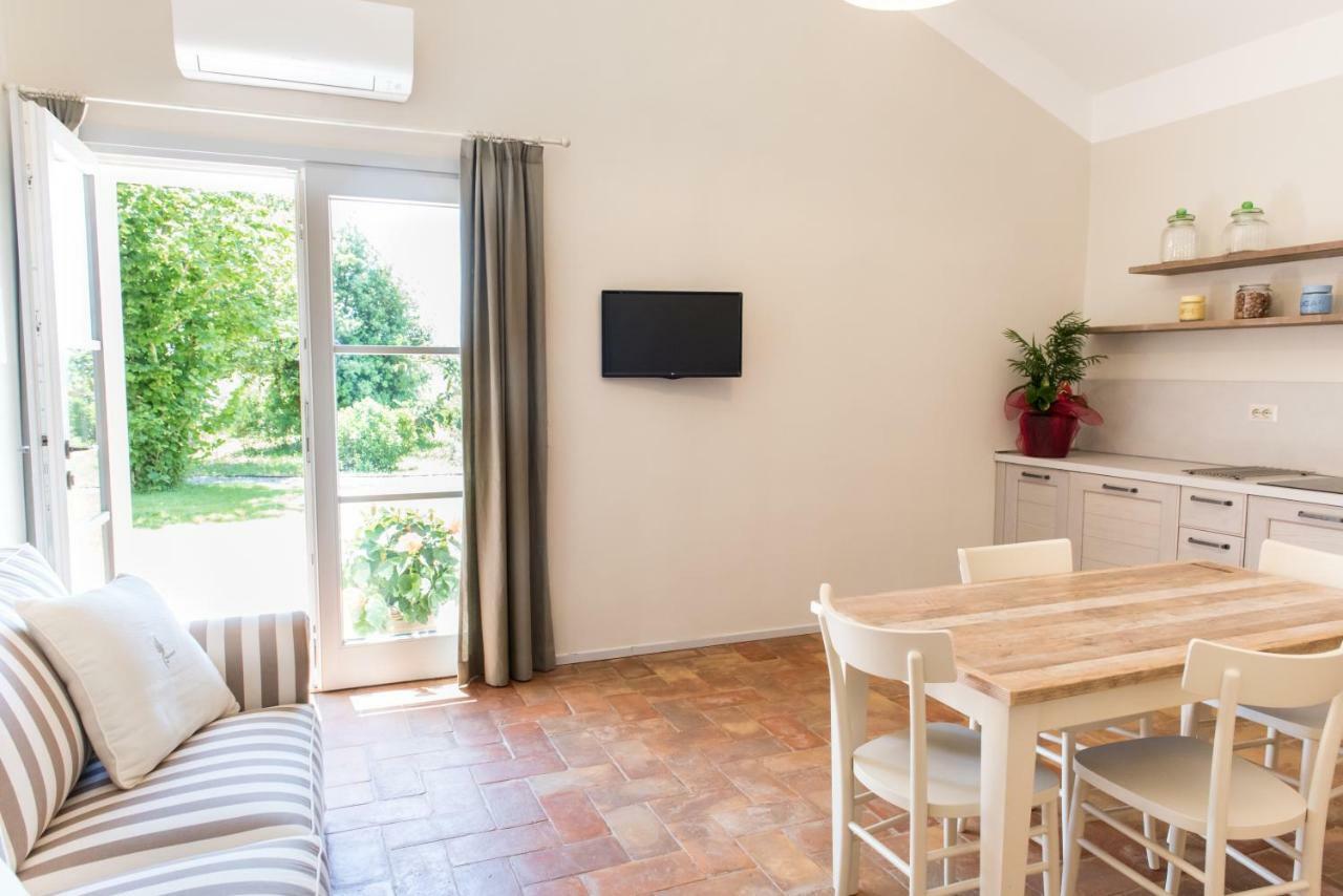 Agriturismo Poderedodici 奥尔贝泰洛 外观 照片