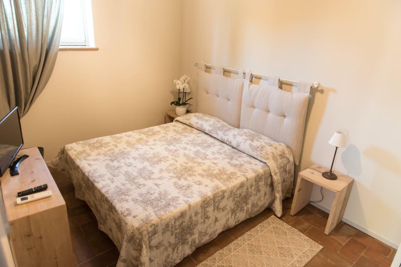 Agriturismo Poderedodici 奥尔贝泰洛 外观 照片