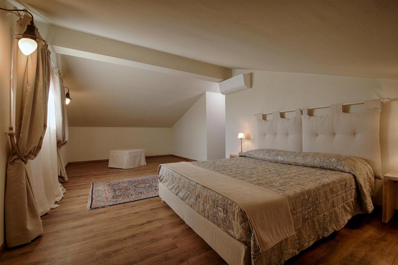 Agriturismo Poderedodici 奥尔贝泰洛 外观 照片